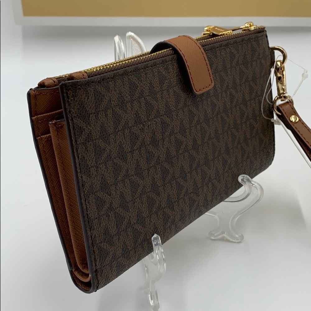 MICHAEL KORS LG DOUBLE ZIP WRISTLET BROWN